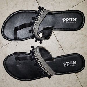 ♡♡USED♡♡ Black Mudd Sandals with Fuzzy Balls
